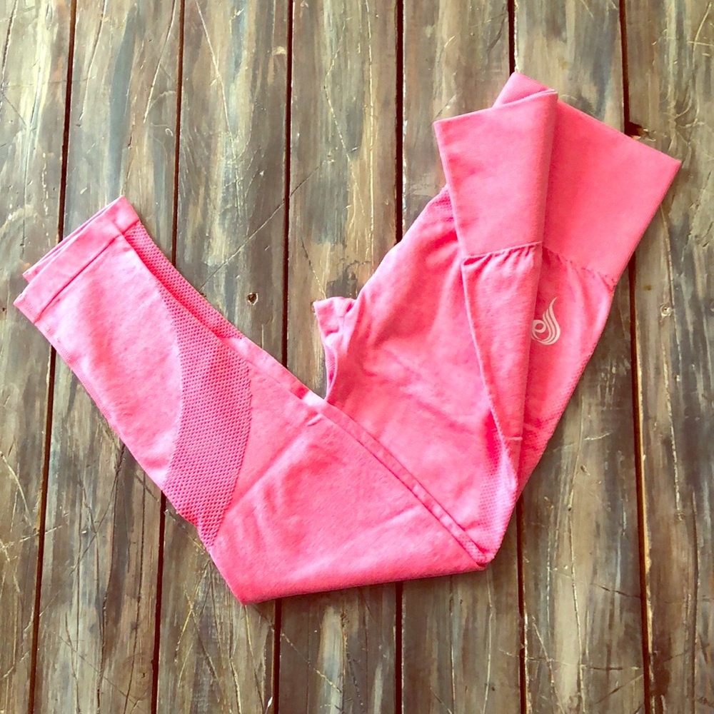 Ryderwear Active leggings in Pink size small
